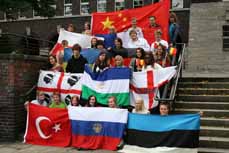 Bild: 150 Jugendliche aus Oberhausen starten in die weite Multi-Welt.
