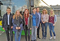 Bild: Jugendparlamentarier bei der STOAG (Foto: Stadt Oberhausen)				                    					                    					                    