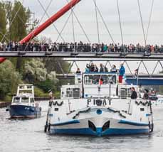 Bild: Mehrere Schiffe ankern am Sonntag am Kaisergarten. (Foto: RVR / Volker Wiciok) 