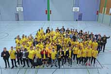 Bild: Ãœber 100 Jugendliche bildeten sich zu Sporthelferinnen und -helfern fort. (Foto: Stadt Oberhausen)					                    