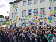 Bild: 350 Jugendliche aus 15 LÃ¤ndern sind zu Gast in Oberhausen. (Foto: Multi) 