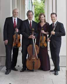 Bild: Die Mitglieder des Ensemble PiÃ¹,v.li.: Martin BÃ¶rner (Viola), Markus Beul (Violoncello),  Eva Gosling (Violine) und Andreas Gosling (Oboe und Englischhorn).                  					                    