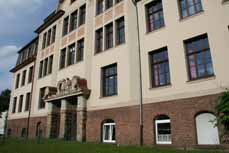 Bild: Die ehemalige StÃ¶tznerschule an der SchladstraÃŸe. (Foto: Stadt Oberhausen)