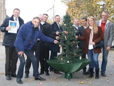 Bild: Organisatoren und Vertreter der Sponsoren freuen sich auf die City-Weihnacht. (Foto: Stadt Oberhausen)		                    					                    